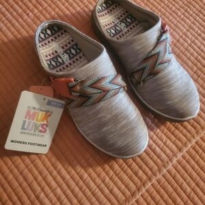 Muk Luks Women's Gray Slip-On Shoes with Zigzag Strap